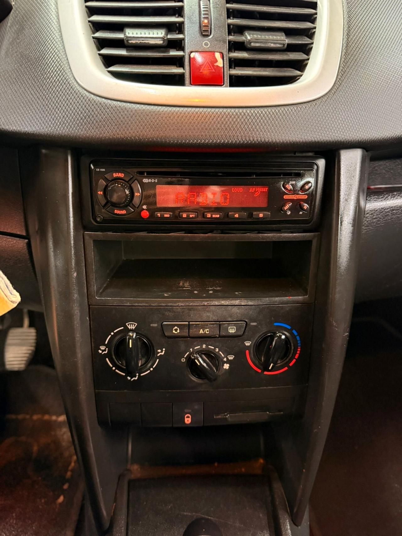 Peugeot 207 1.4 HDi 70CV 5p. Ok Neopatentati