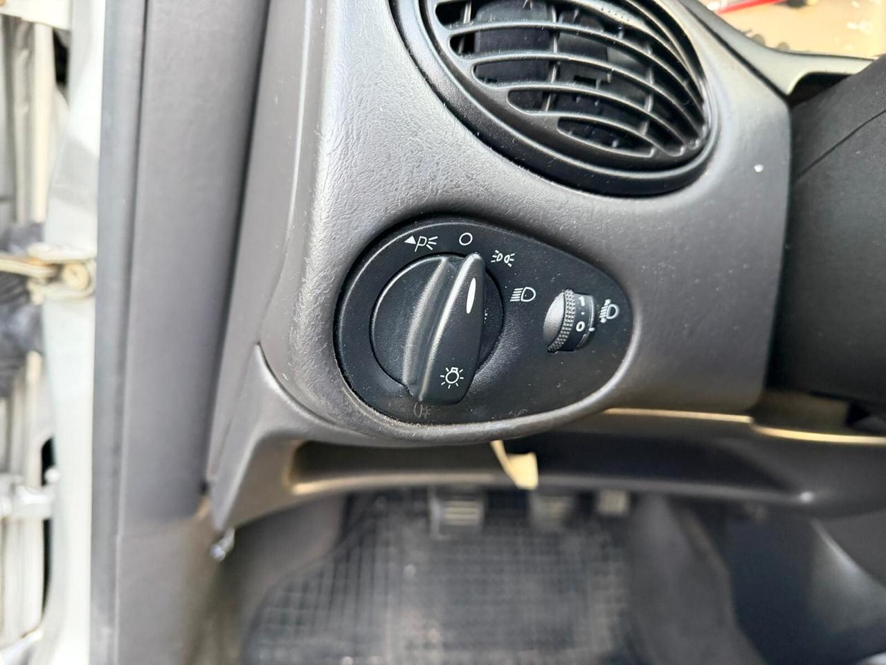 Ford Focus 1.8 TDDi cat 5p. Ghia