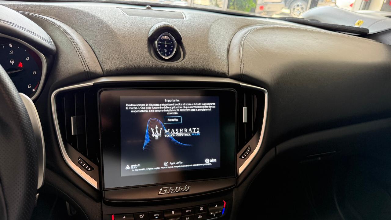 Maserati Ghibli V6 Diesel 275 CV Gransport TETTO