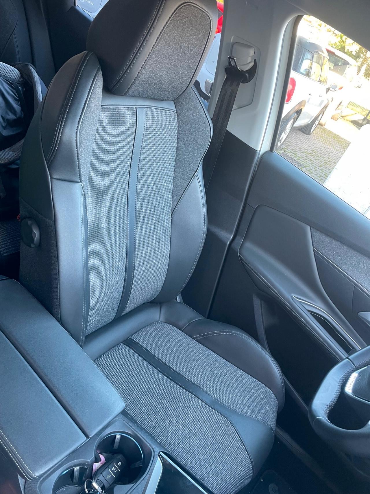 Peugeot 3008 Hybrid 225 e-EAT8 Allure