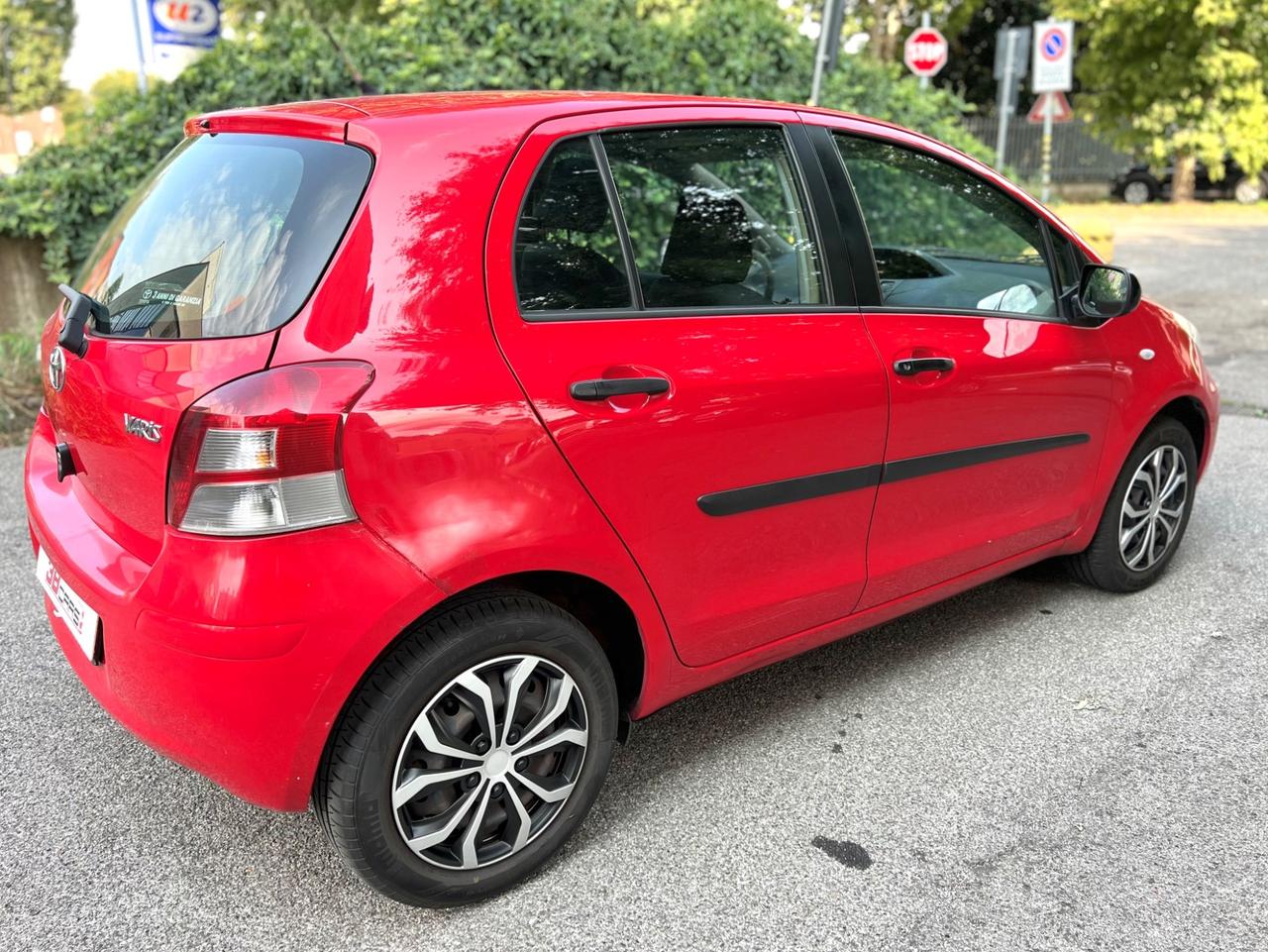 Toyota Yaris 1.0 benzina €5 OK NEOPATENTATI