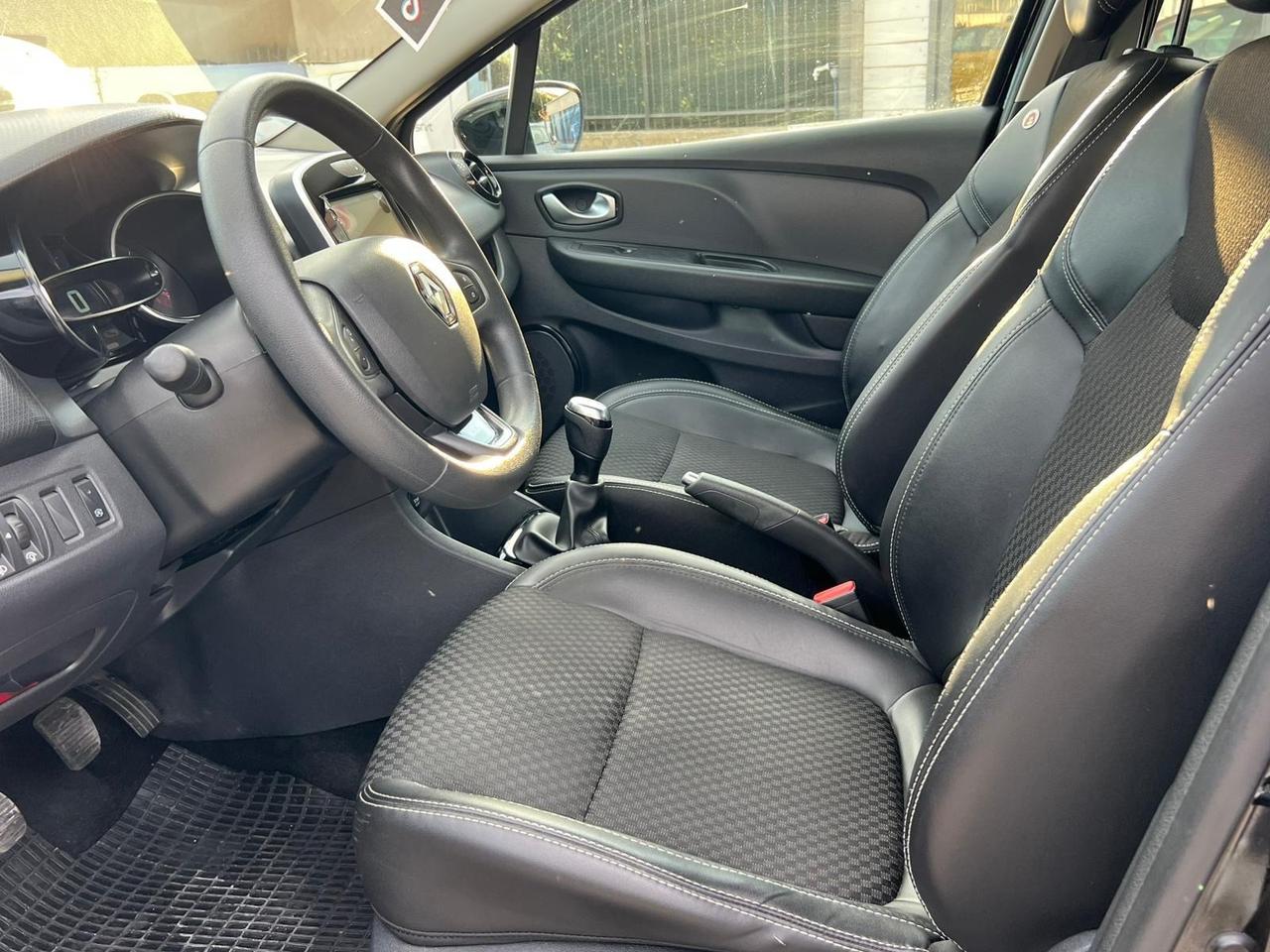 Renault Clio TCe 12V 90 CV 5 porte Moschino Zen