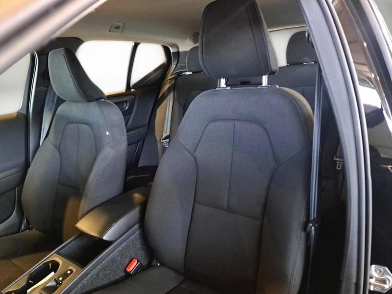 VOLVO XC40 T2 automatico Momentum Core