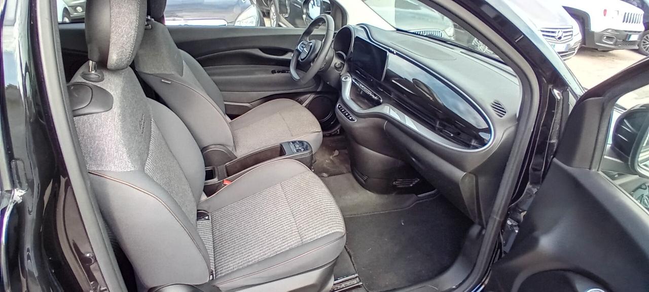 Fiat 500 500e Berlina 42 kWh La Prima