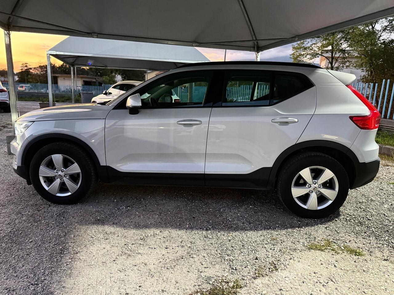 Volvo XC40 T3 Geartronic R-design PARI AL NUOVO