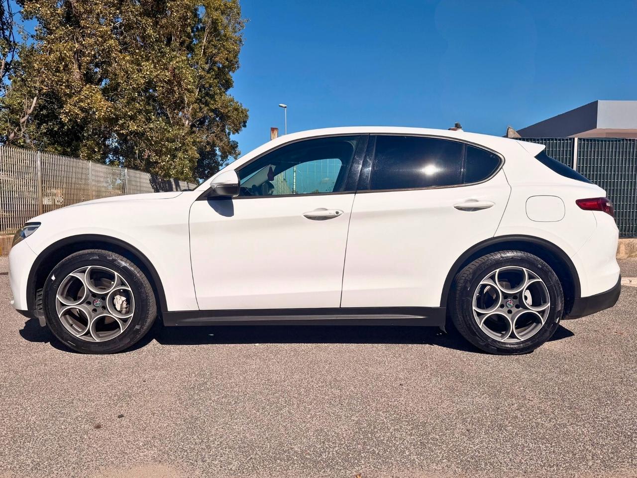 Alfa Romeo Stelvio 2.2 Turbodiesel 160 CV AT8 RWD Sport-Tech