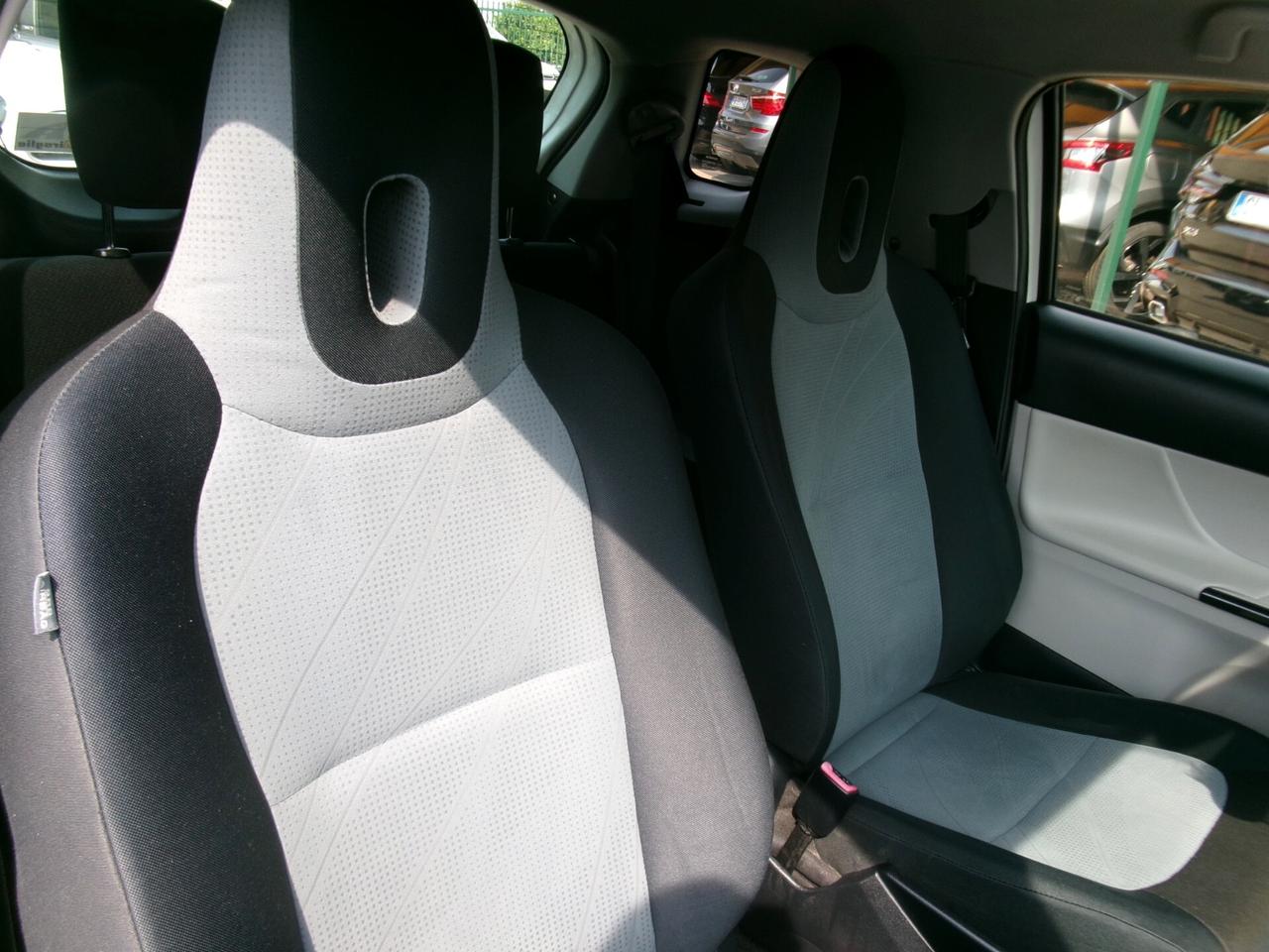 Toyota iQ 1.0 LOUNGE CVT AUTOMATICA NAVIGATORE *PERFETTA*