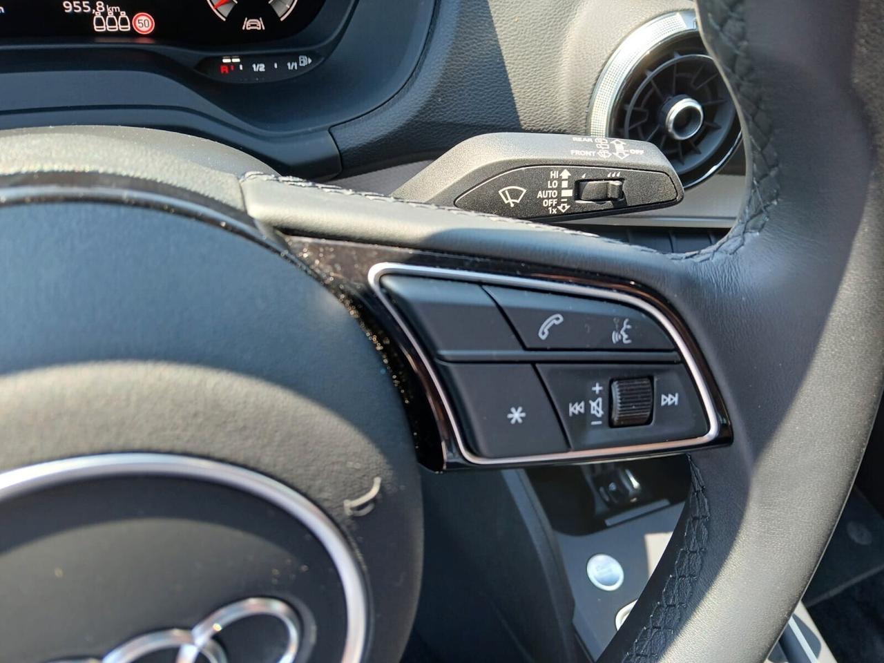 Audi Q2 35 TDI S tronic Identity Black-AZIENDALE