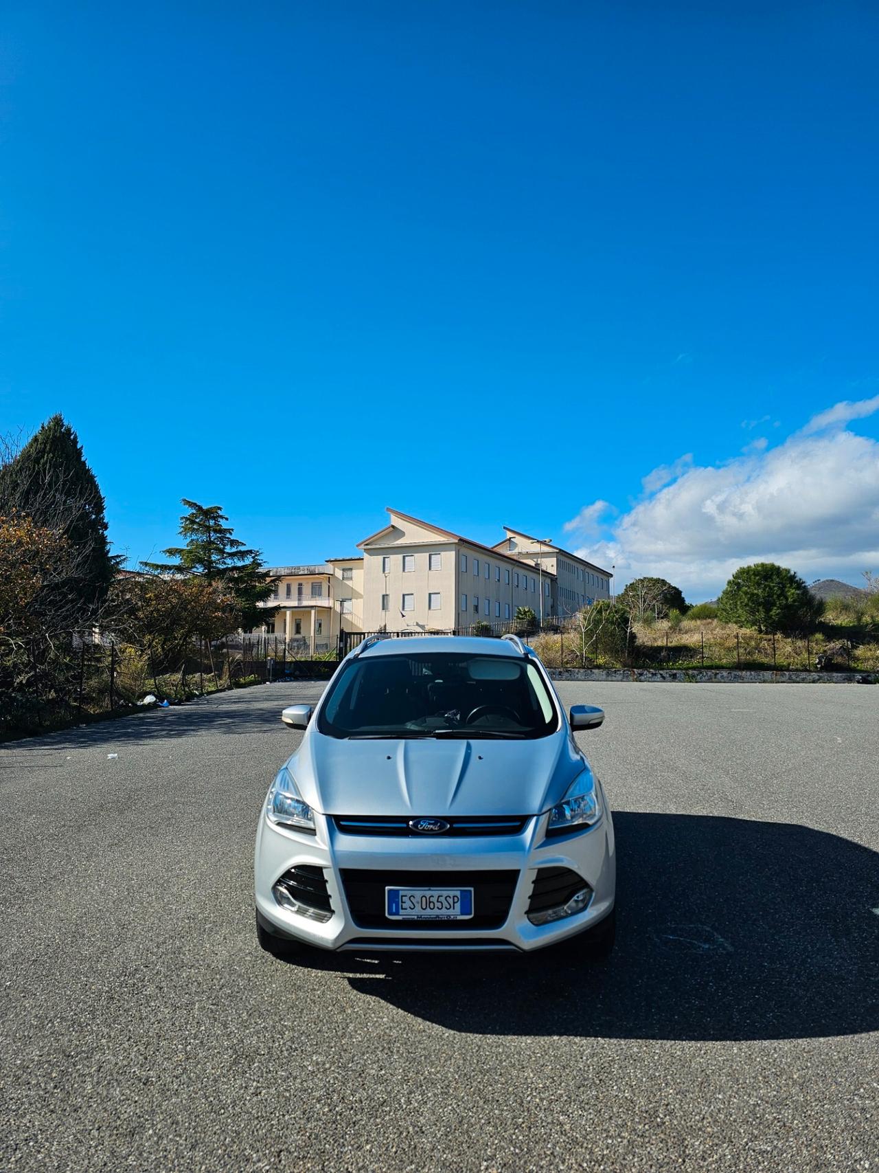 Ford Kuga 2.0 TDCI 140 CV 4WD Titanium cambio manuale 6 marce