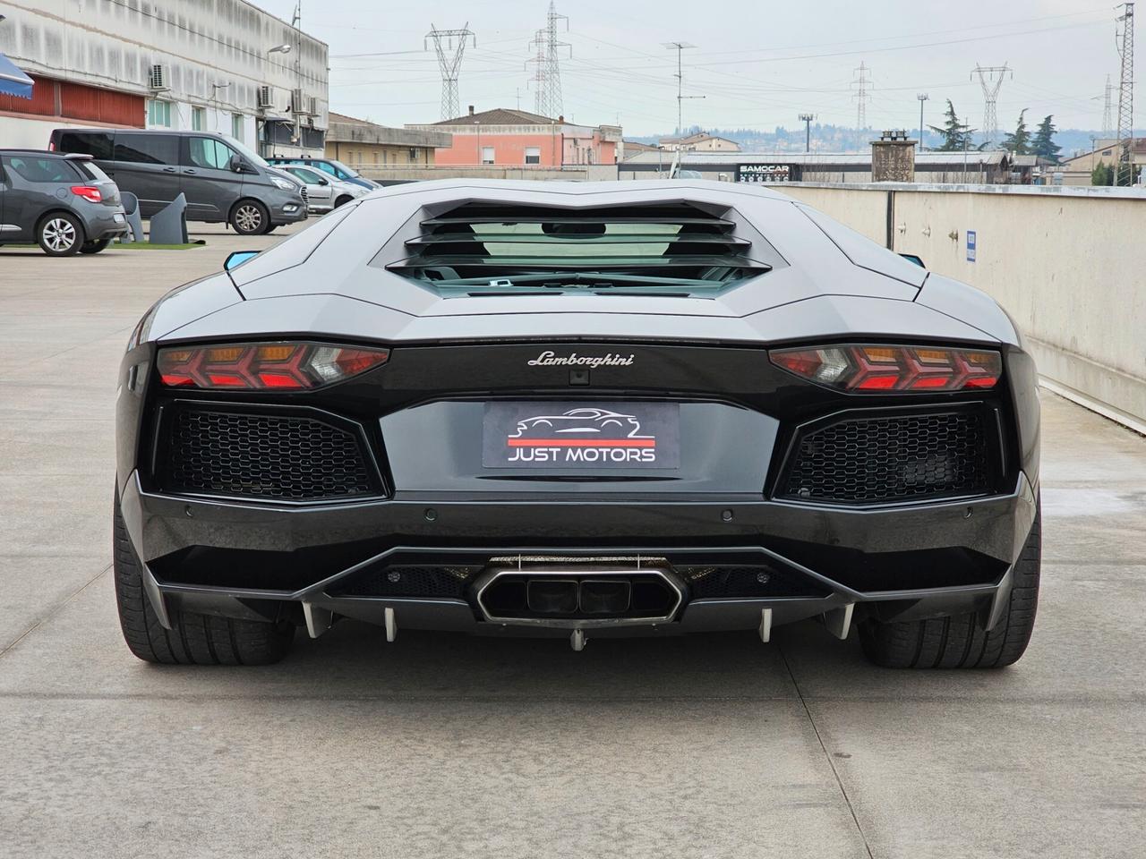 Lamborghini Aventador 6.5 V12 LP700-4