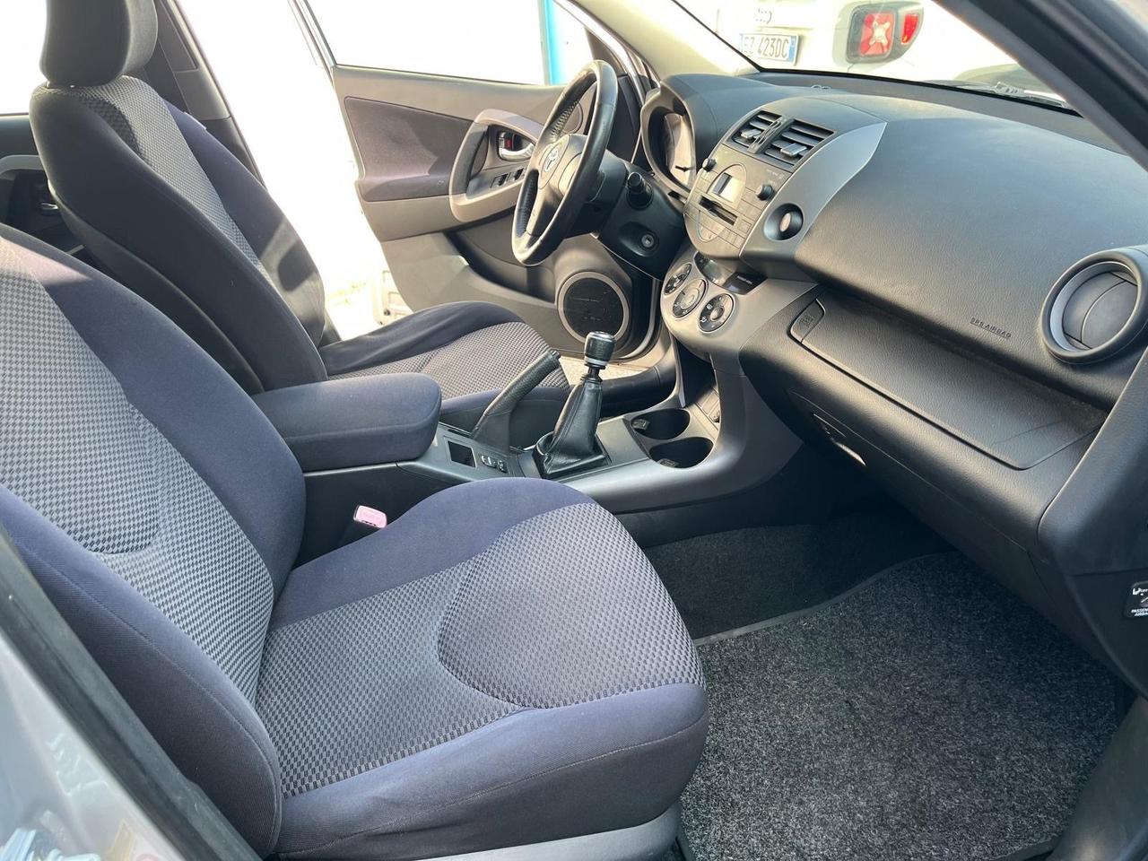 Toyota RAV 4 -2.2 D-4D-4x4- full-2006