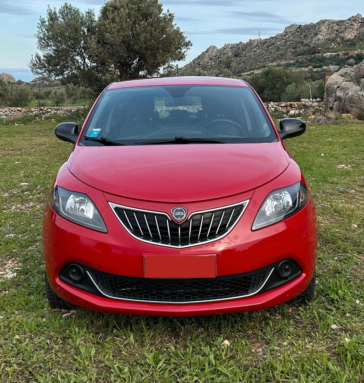 Lancia Ypsilon 1.0 FireFly 5 porte S&S Hybrid Ecochic Silver