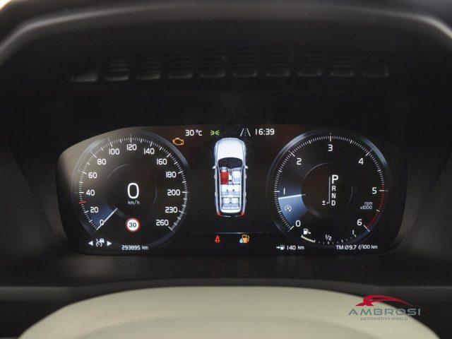 VOLVO XC90 D5 AWD Geartronic 7 posti Momentum