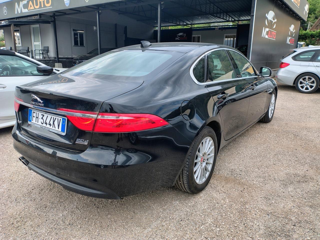 Jaguar XF aut. Portfolio (SOLO PER OPERATORI DEL SETTORE)