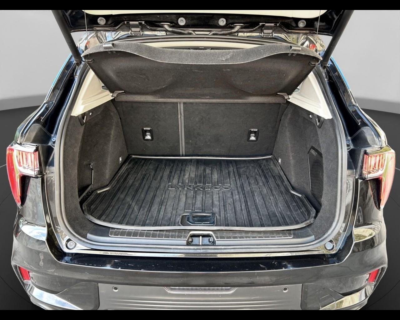 Lynk & Co 01 - 01 1.5 td phev auto