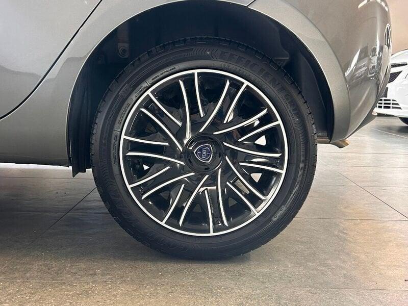 Lancia Ypsilon 1.0 FireFly 5 porte S&S Hybrid Silver