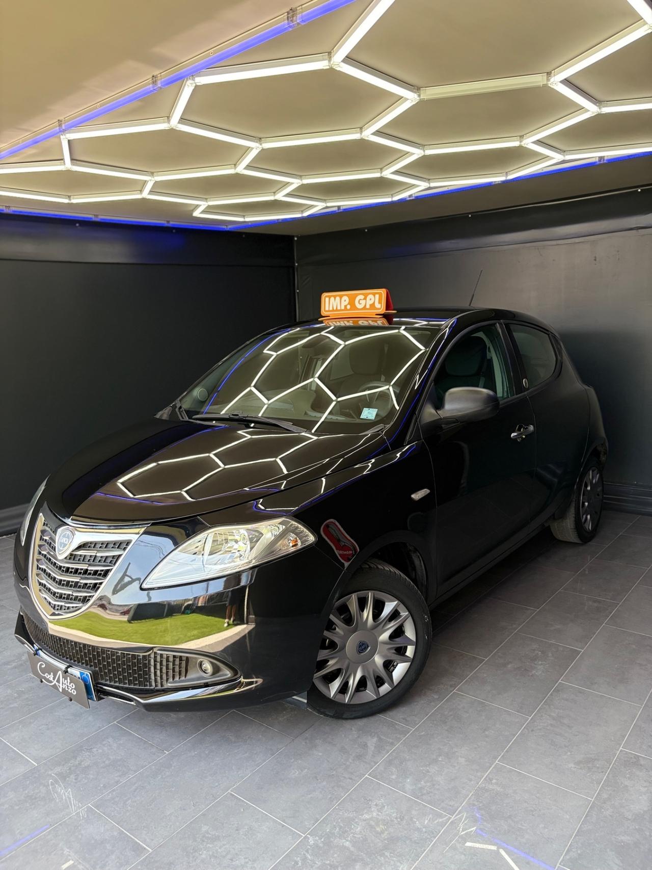 Lancia Ypsilon 1.2 GPL Ecochic Gold 2013