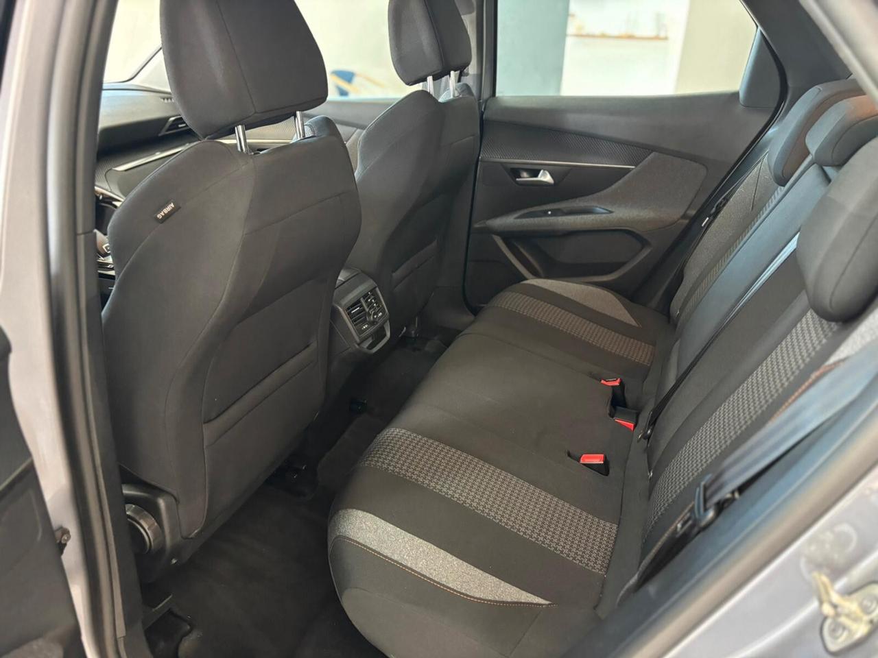 Peugeot 3008 BlueHDi 130 S&S Active Pack