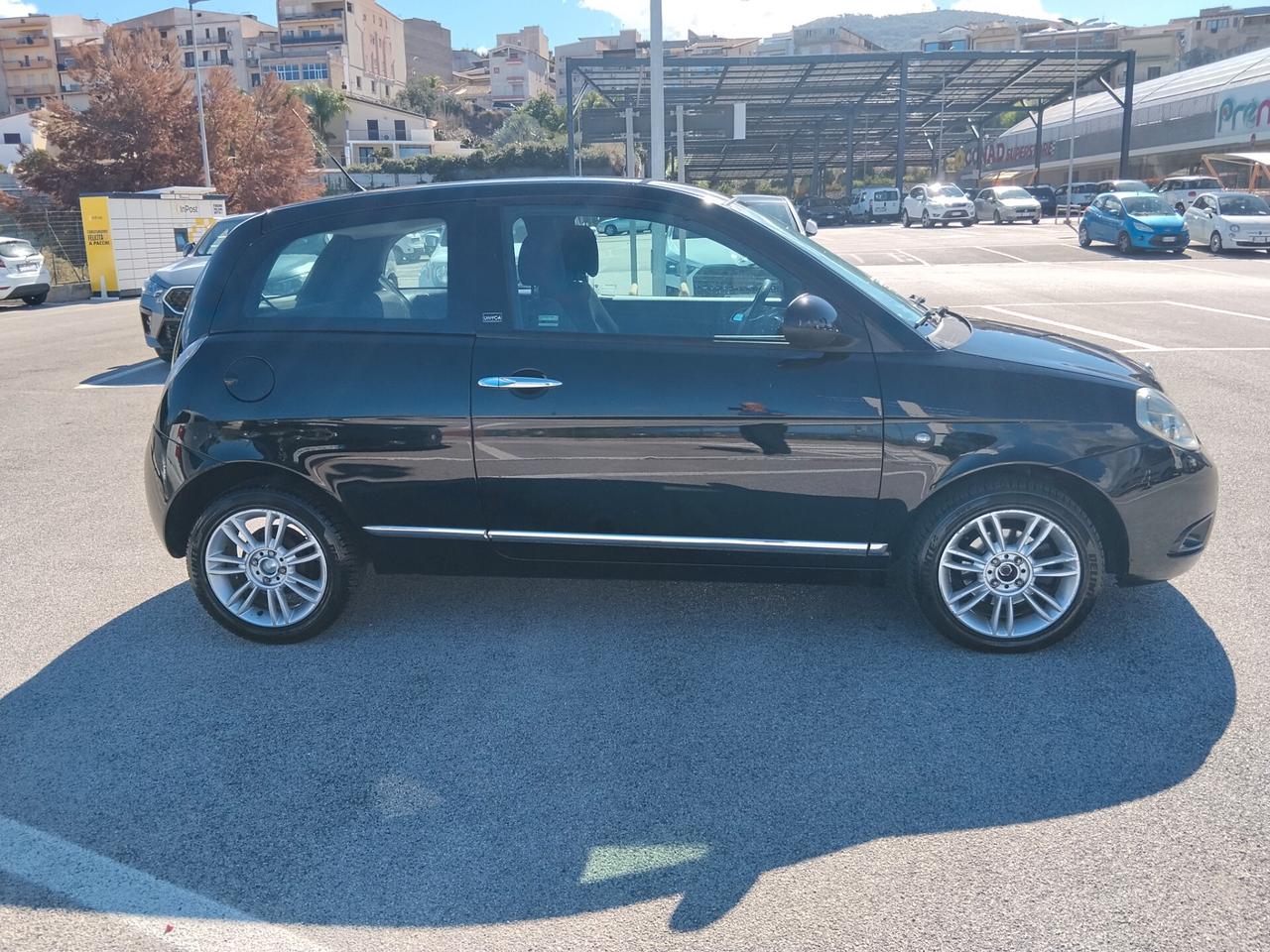 Lancia Ypsilon 1.3 MJT 75 CV Unyca