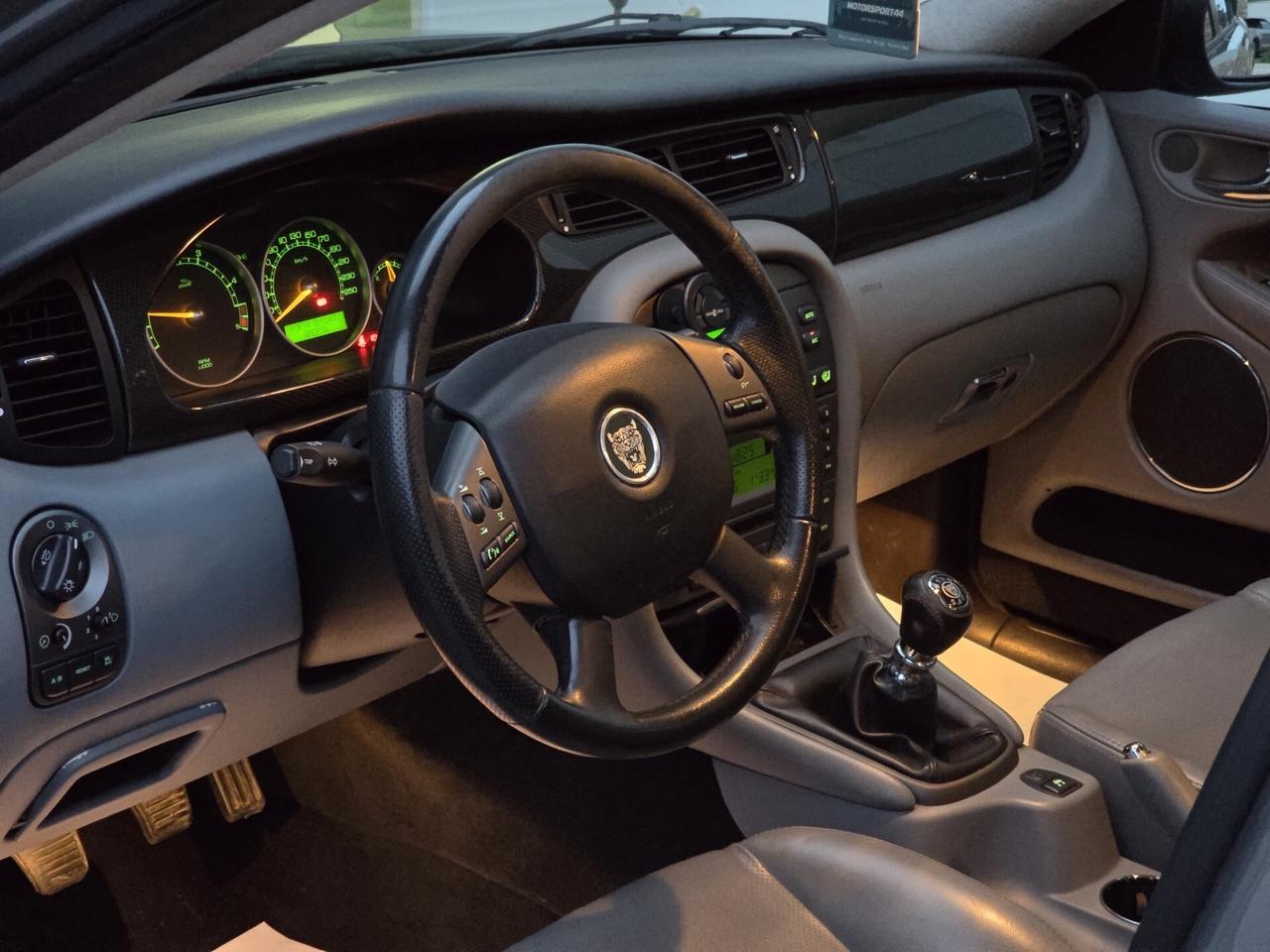 Jaguar X-Type 2.2D cat Executive