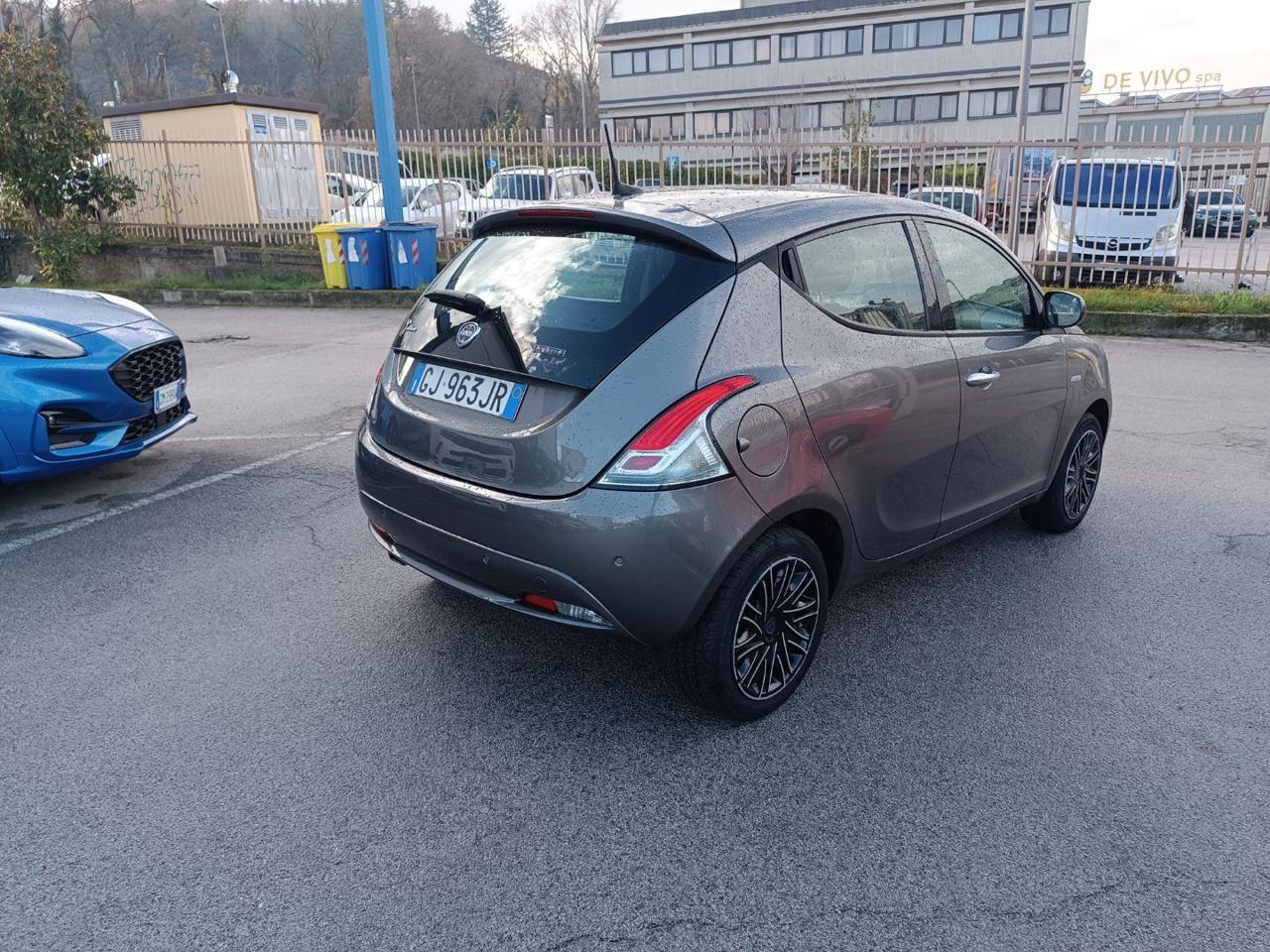 LANCIA Ypsilon 1.0 FireFly 5 porte S&S Hybrid Silver