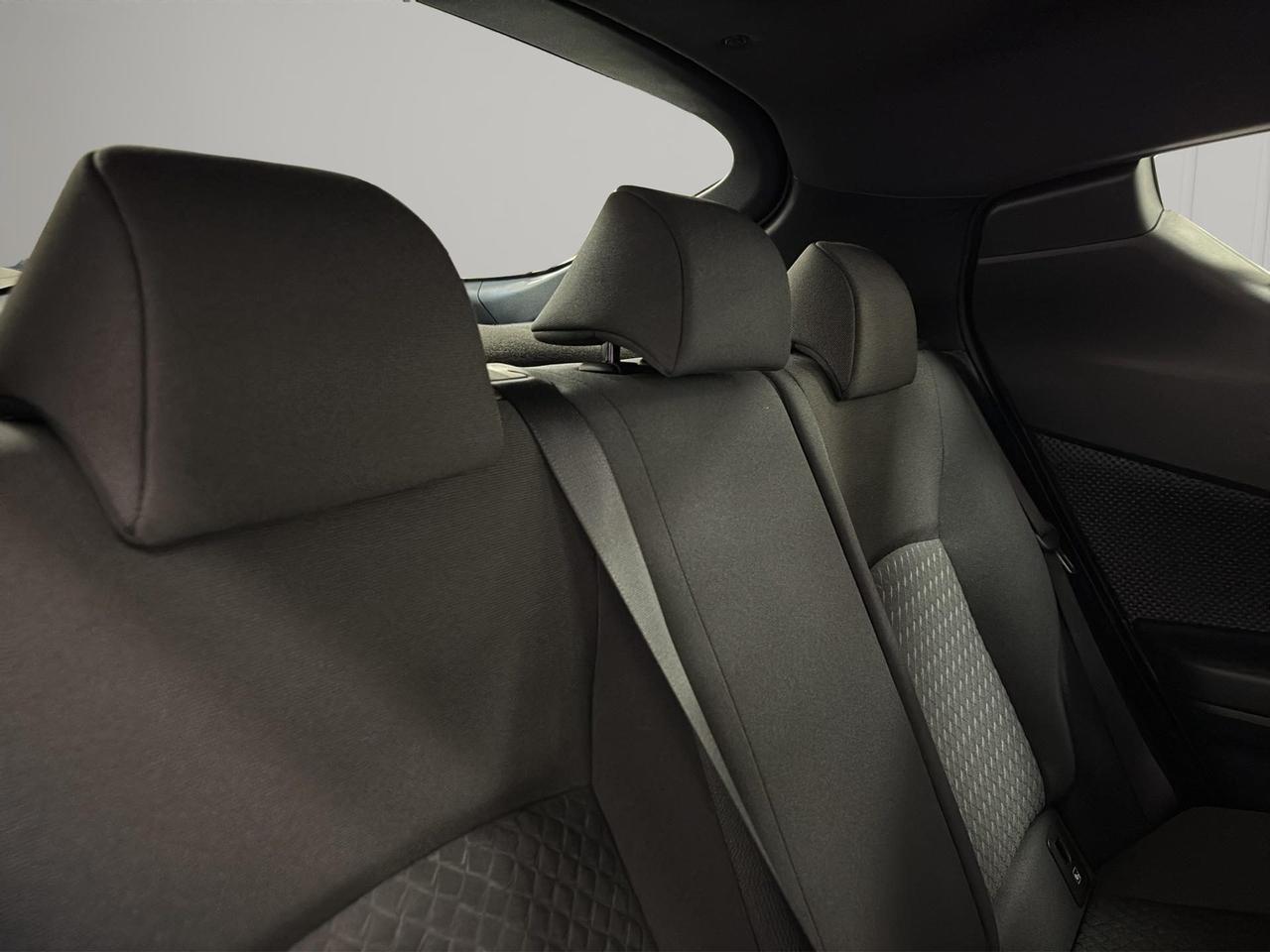 Toyota C-HR 1.8h Business e-cvt