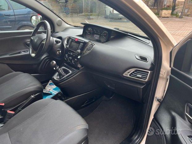 Lancia Ypsilon 1.2 69 CV 5 porte S&S Platinum CV 6