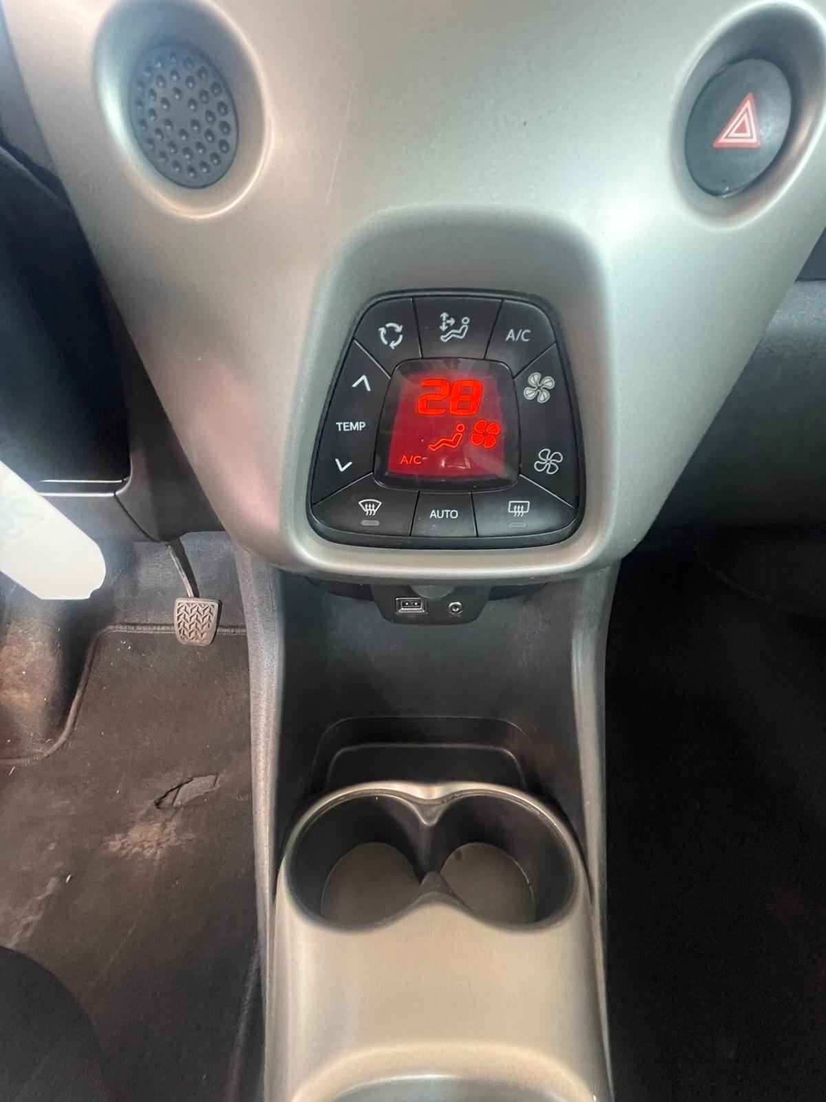 Toyota Aygo cerchi in lega automatica