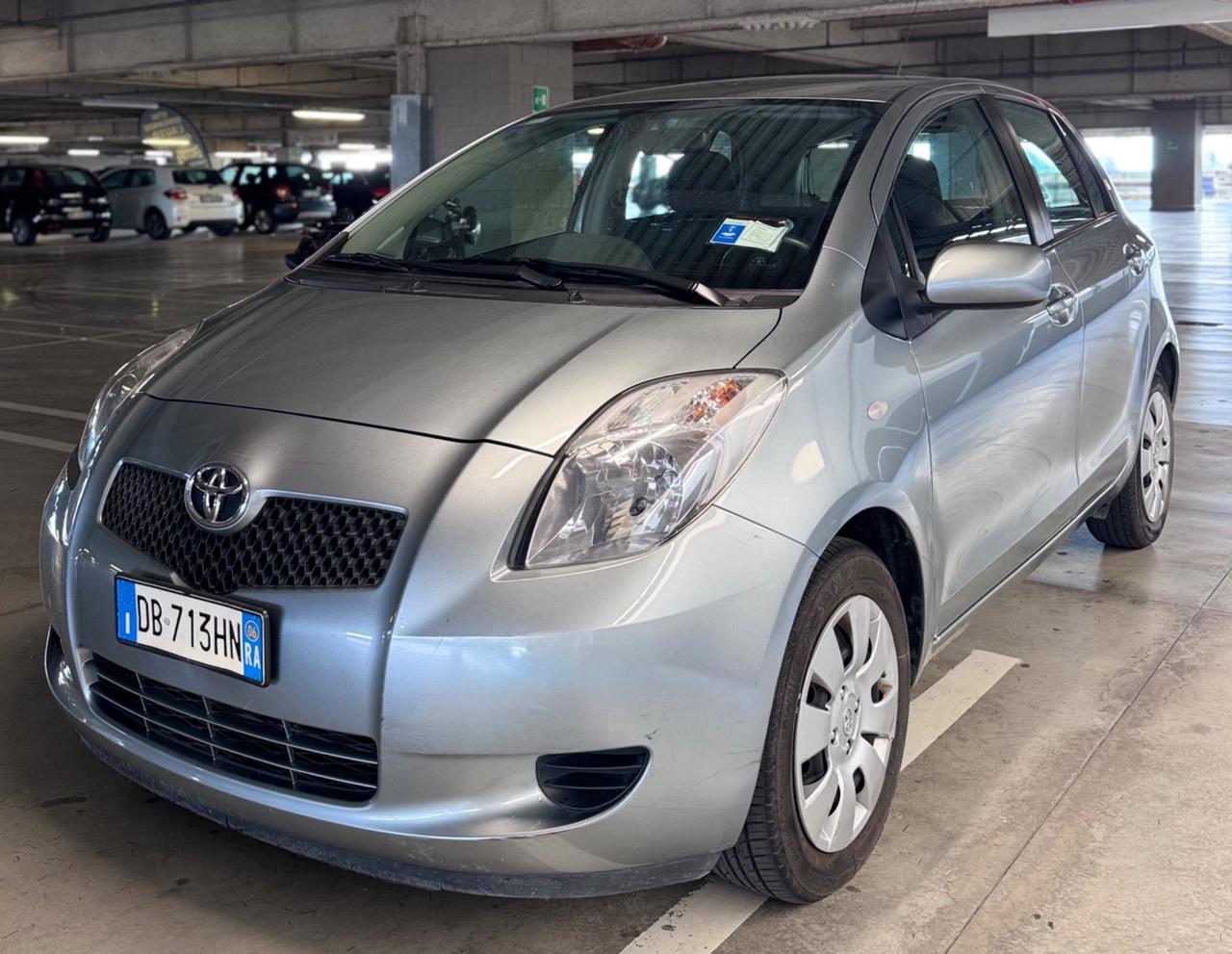 Toyota Yaris 1.0 5 porte Sol 24.813 km!