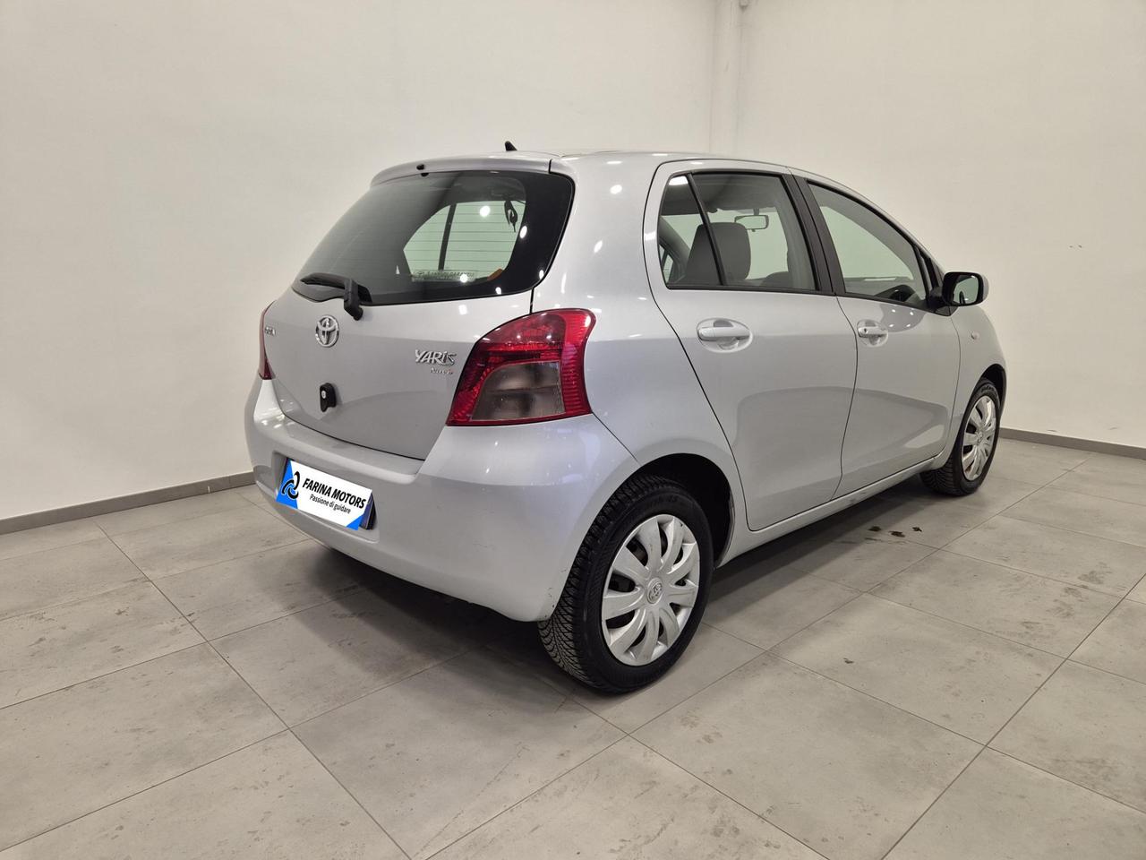 Toyota Yaris 5p 1.3 Navy - NEOPATENTATI - Navi - Clima