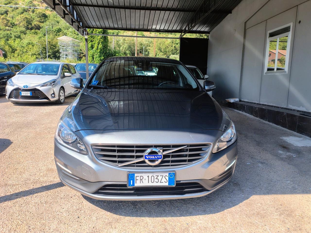 Volvo V60 D2 R-design