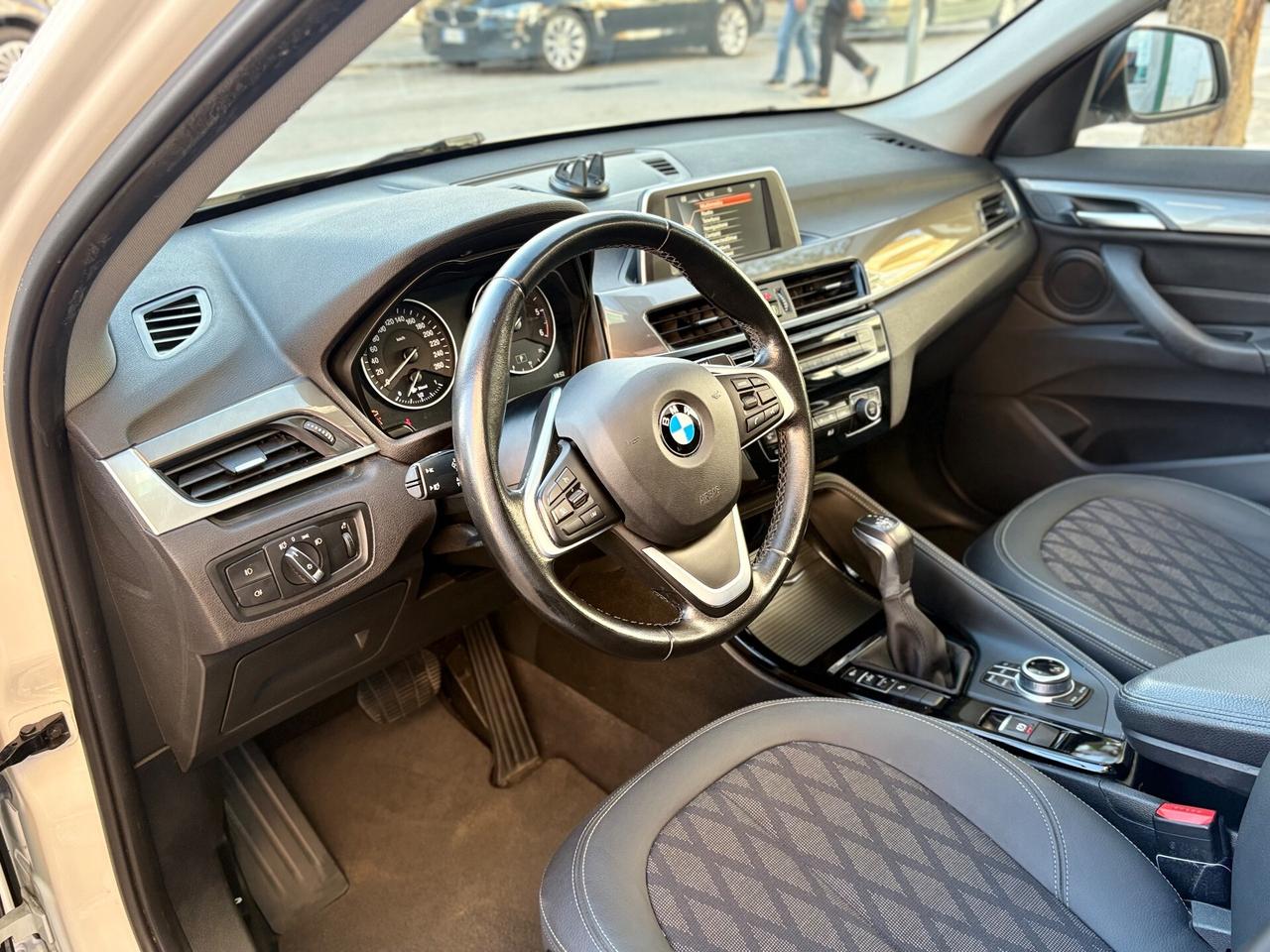BMW X1 SDrive20d xLine FULL/LED/NAV/TETTO
