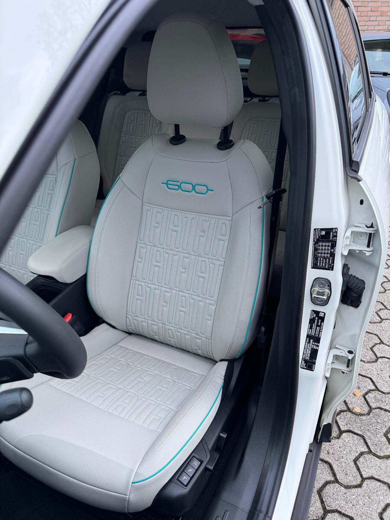 Fiat 600 Hybrid 100 CV DCT MHEV La Prima