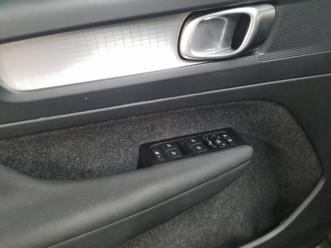 Volvo XC40 T2 Geartronic Momentum Pro