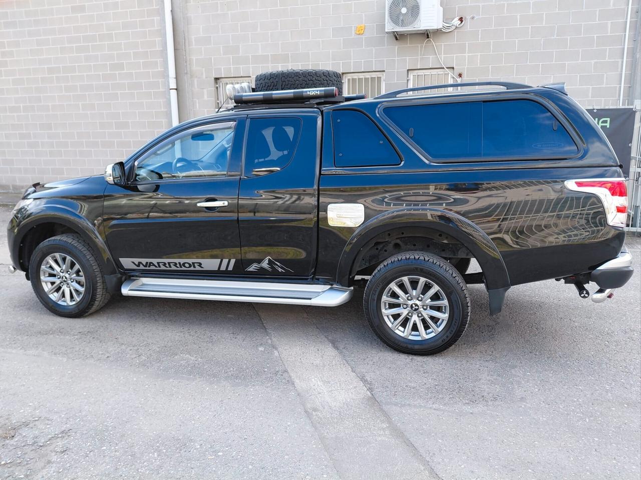 Mitsubishi L200 D.cab hard top 181cv UNICO PROP.