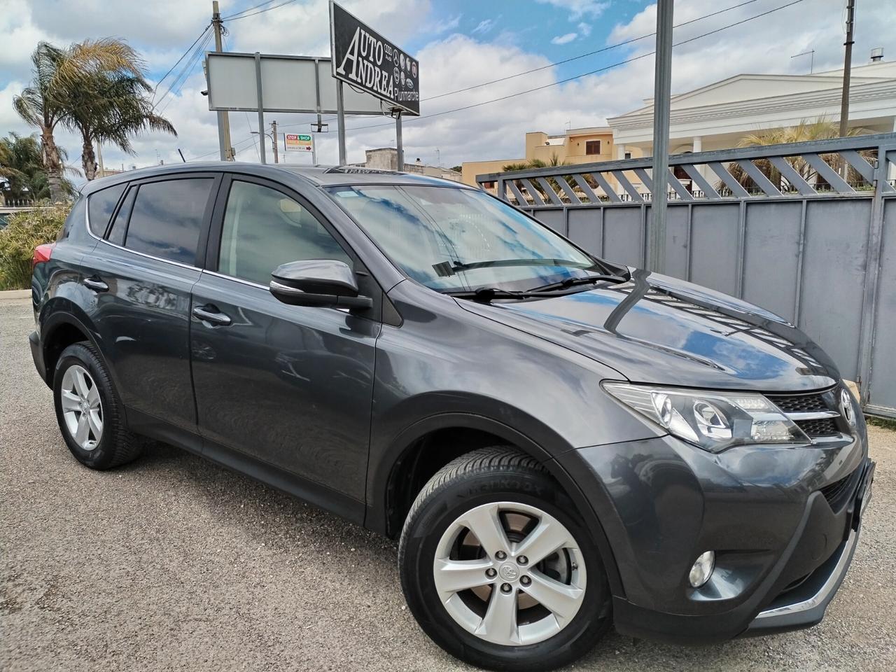 Toyota rav4 2.0d-4 d 2wd 124cv full optional 2014