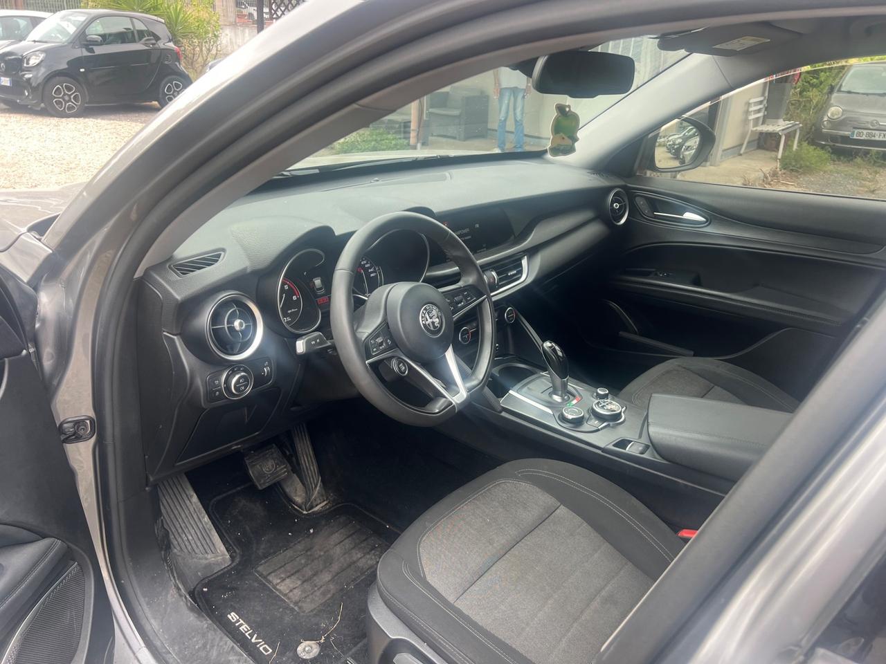 Alfa Romeo Stelvio 2.2 Turbodiesel 180 CV AT8 RWD Super