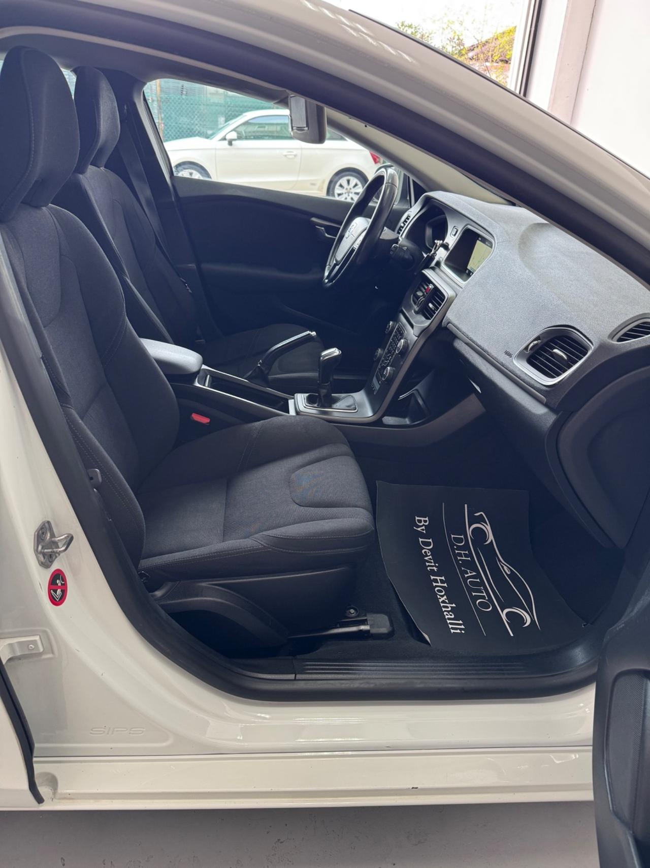 Volvo V40 D2 R-design Momentum