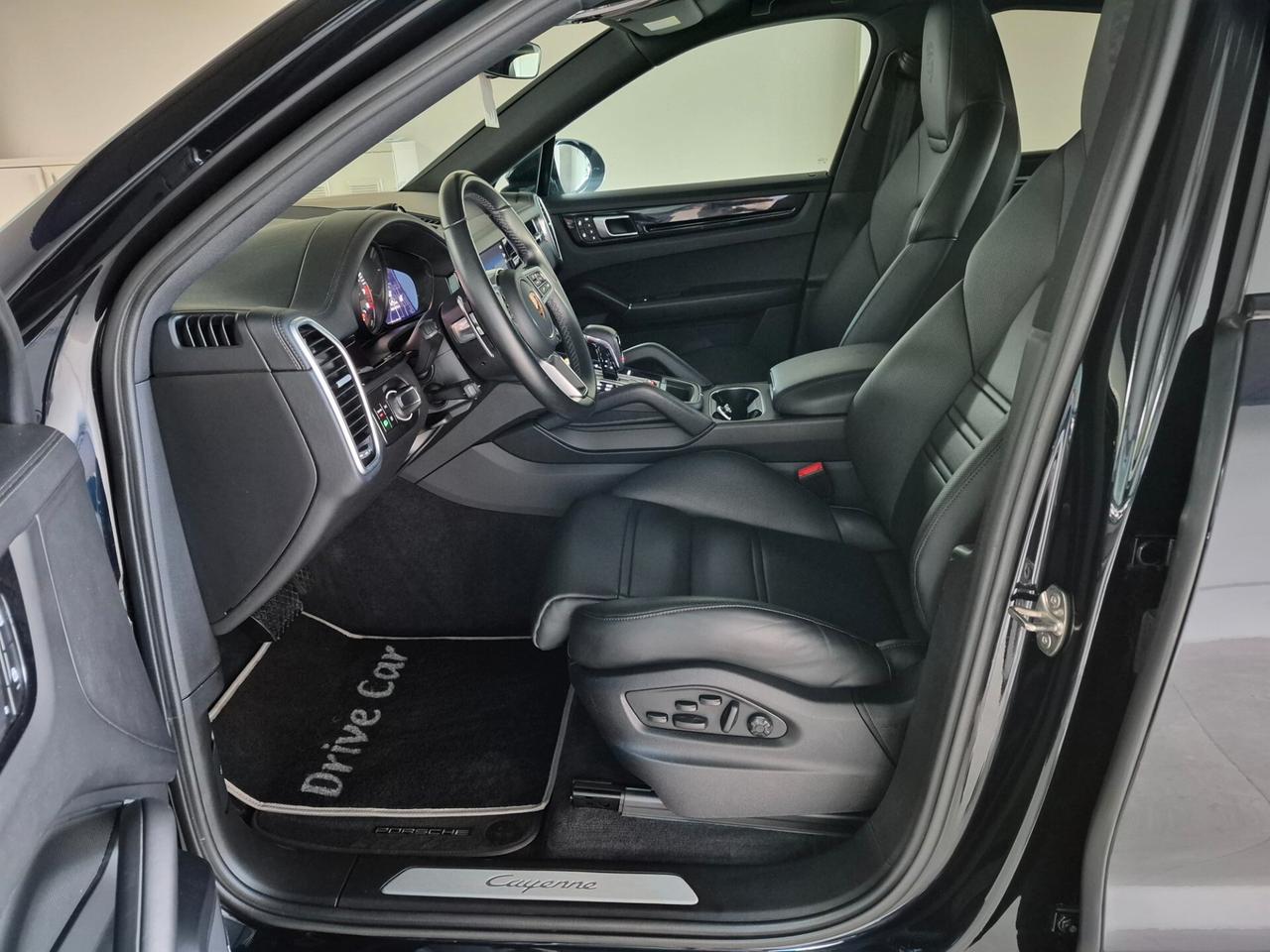 Porsche Cayenne COUPE' 3.0 E-HYBRID TIPTRONIC 462CV 5PORTE C.21 PINZE VERDI SOSP.ADATTIVE SED.ELETTRICI VENTILATI 18 VIE BOSE SCARICHI SPORT