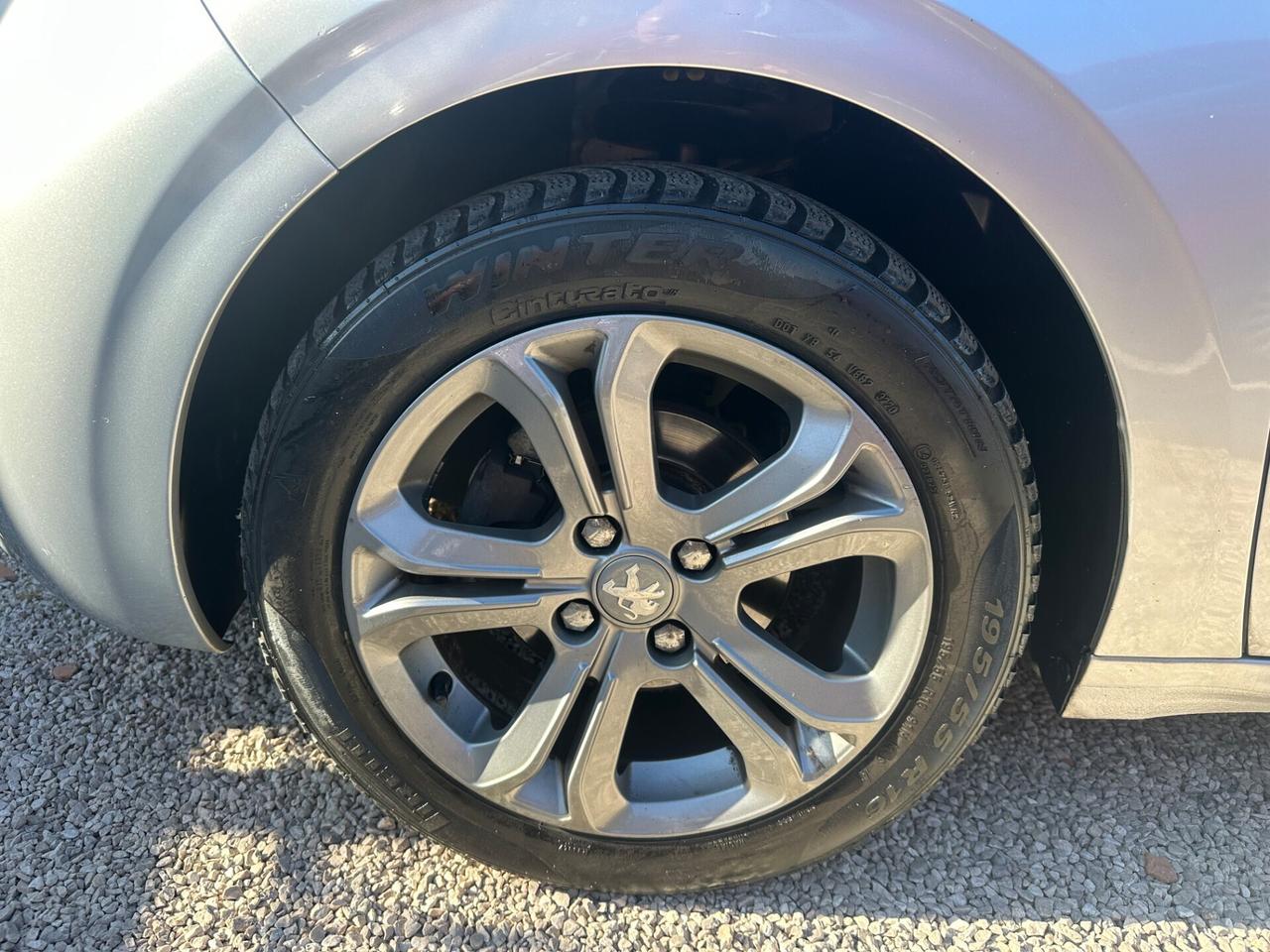 Peugeot 208 1.4 HDi 68 CV Allure 2014