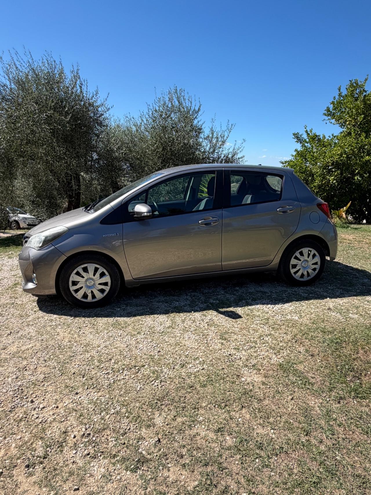 Toyota Yaris 1.5 Hybrid 5 porte by Glamour