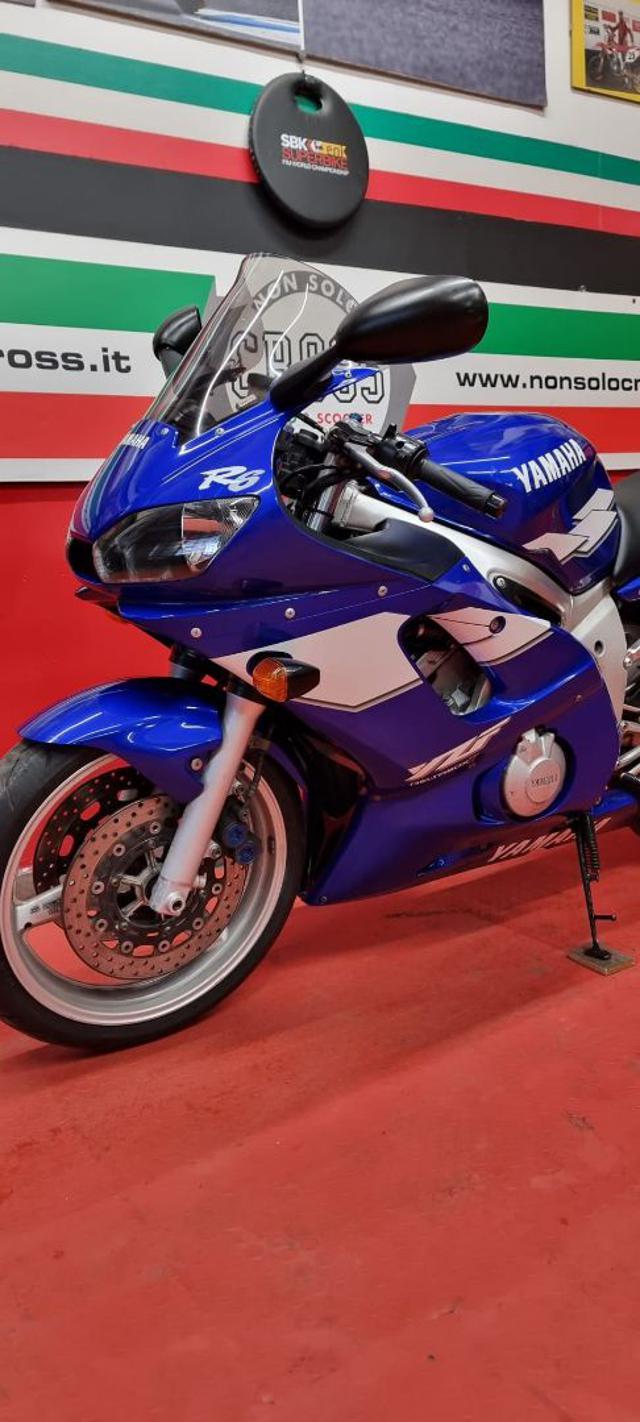 YAMAHA YZF R6 - PRIMA SERIE