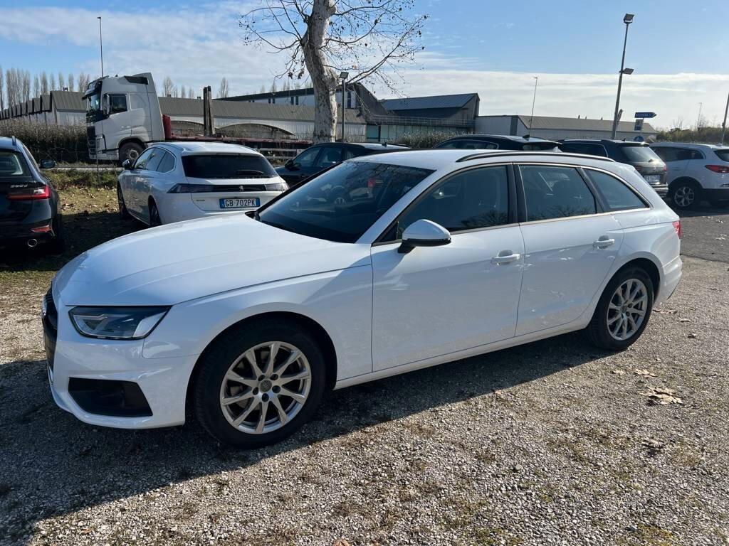 Audi A4 Avant 30 TDI/136 CV S tronic Business Advanced