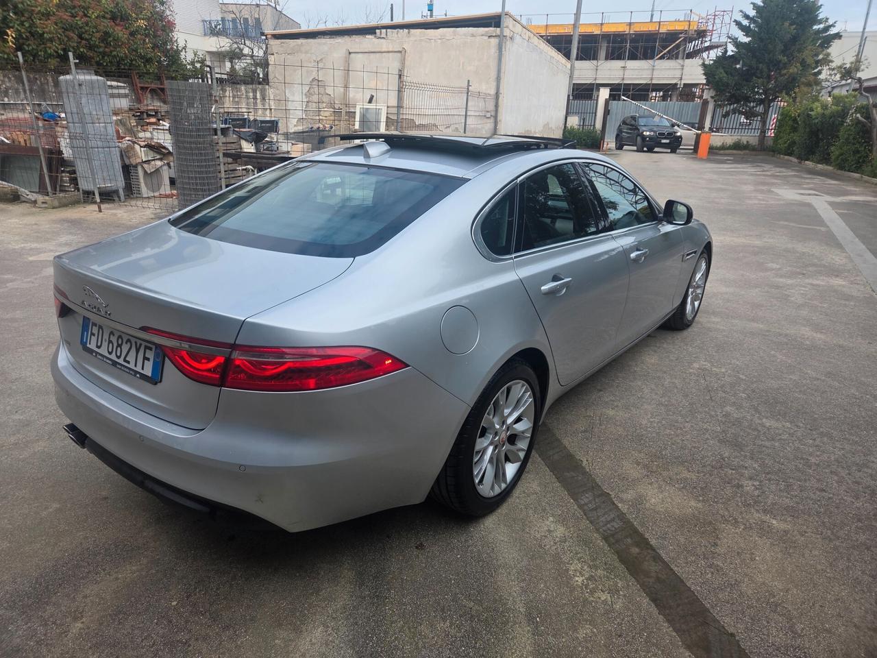Jaguar XF 2.0 D 180 CV aut. Portfolio