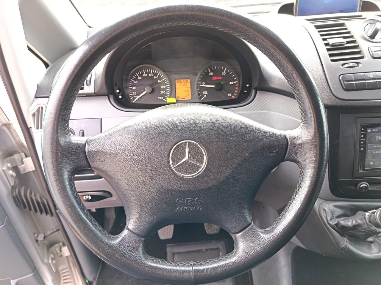 Mercedes Vito 111 cdi compact 8 sedili e gancio traino