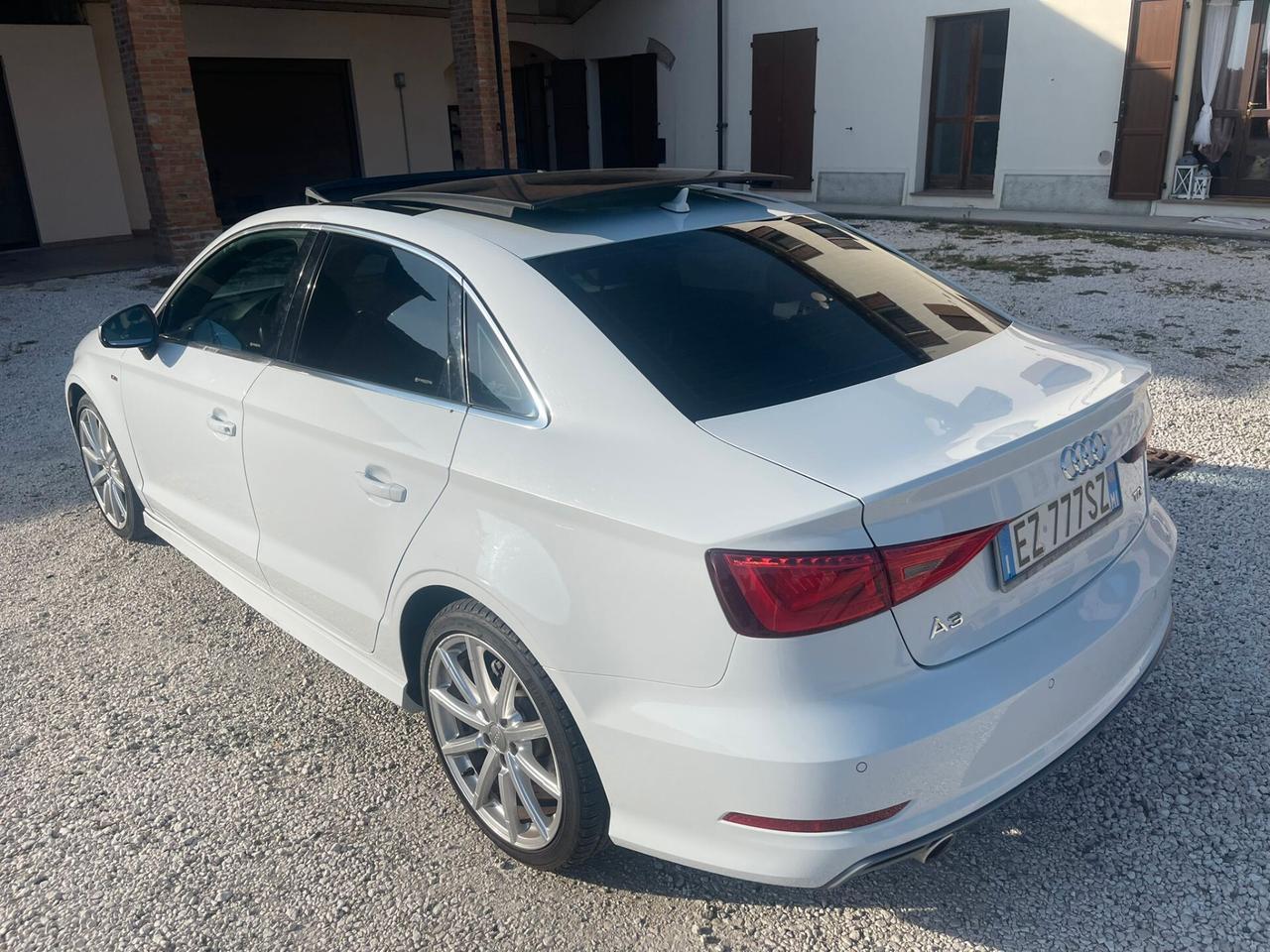 Audi A3 Sedan 1.6 TDI clean diesel S tronic Ambition