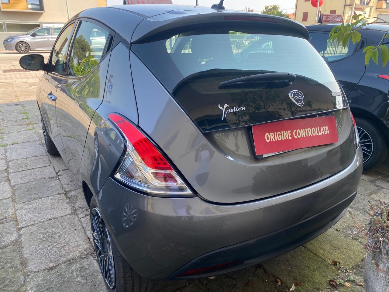 Lancia Ypsilon 1.0 FireFly 5 porte S&S Hybrid Silver Plus