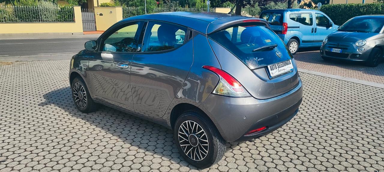 Lancia Ypsilon 0.9 TwinAir 85 CV 5 porte Metano Ecochic Elle