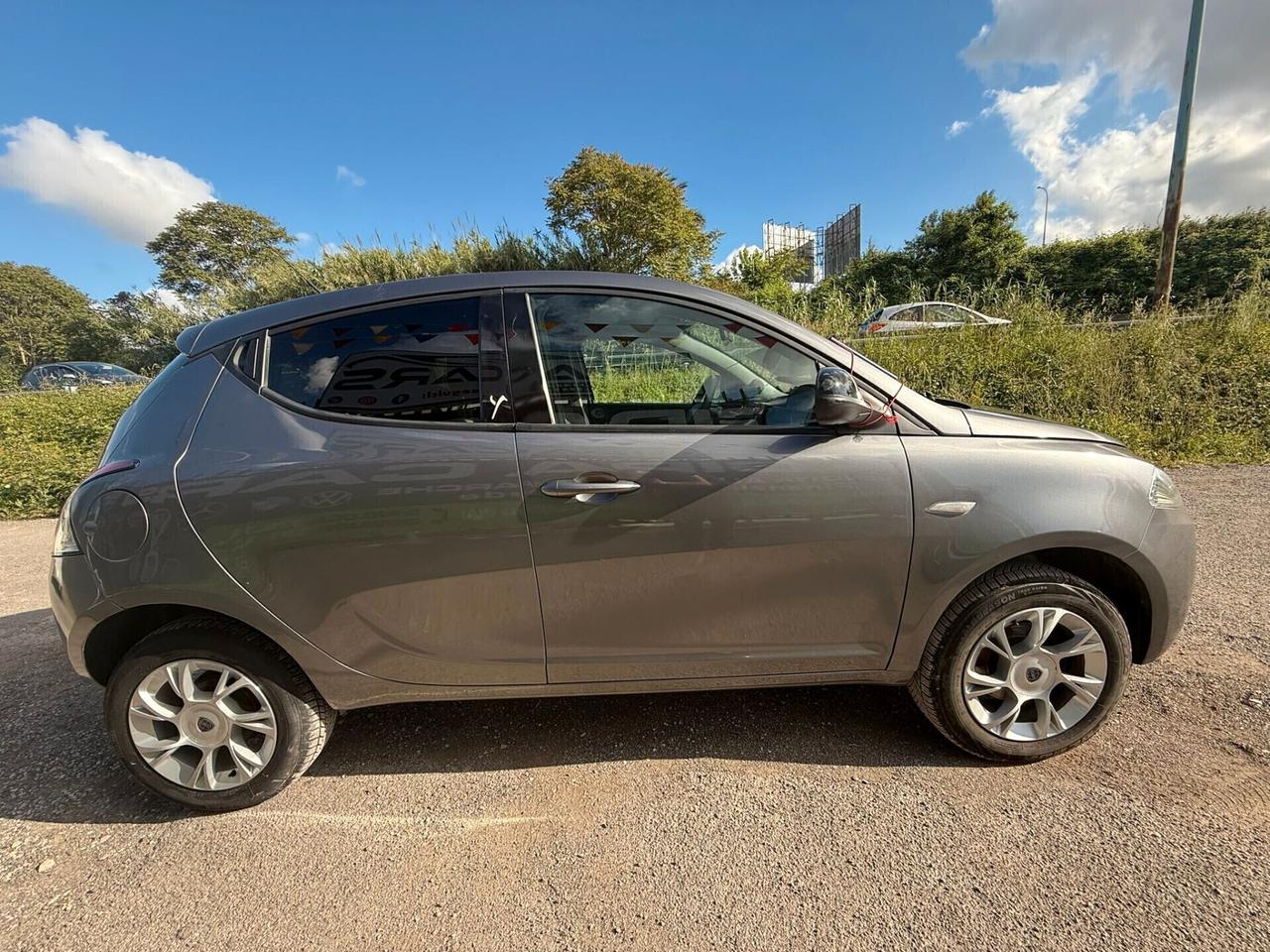 Lancia Ypsilon 0.9 TwinAir 85 CV 5 porte Metano Ecochic Elle