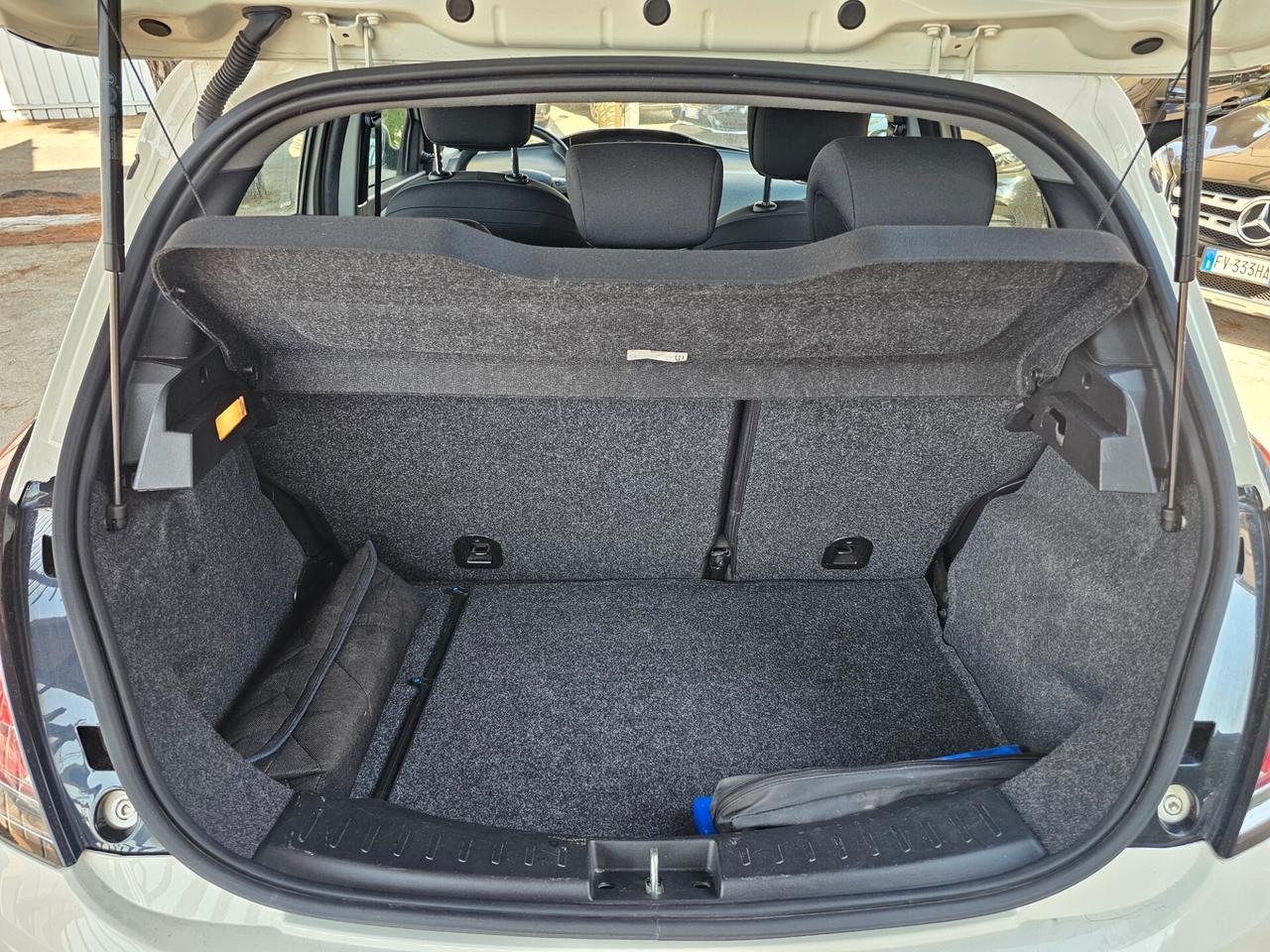 Lancia Ypsilon 1.2 GPL Ecochic Elefantino Blu 5P